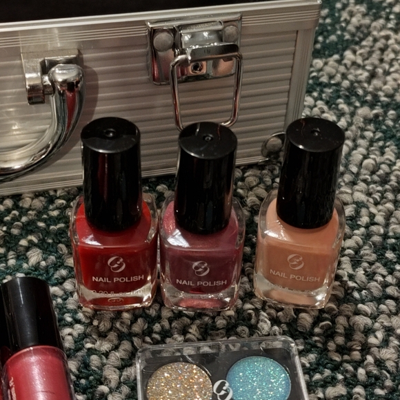 NWT! Makeup Case (FULL) - Picture 10 of 16